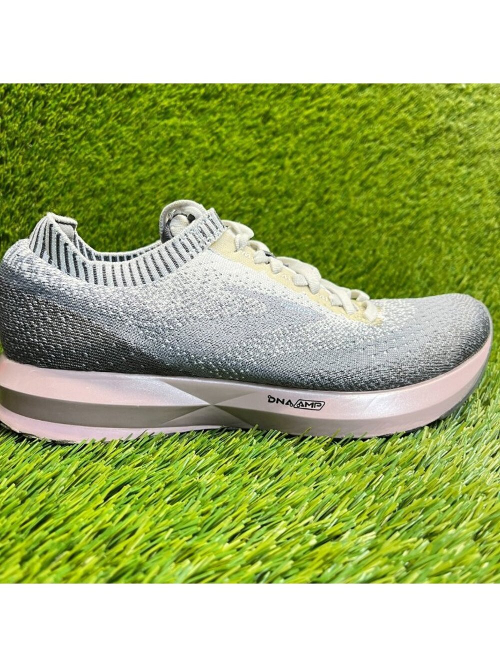 Brooks Levitate 2 Womens Size 7.5 Gray Pink‎ Athletic Running Shoes Sneakers